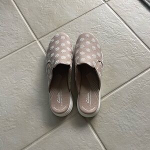 Clarks Women's Floral Brown Mules